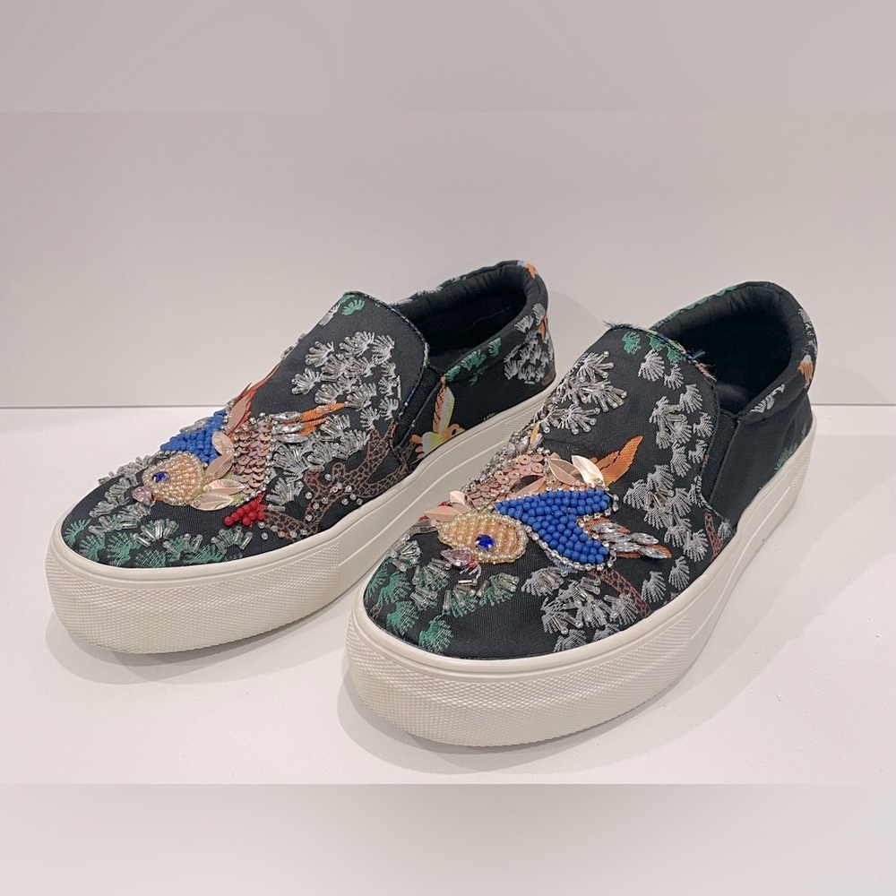 Steve Madden Exquisite Bluebird Of Joy Happiness Prosperity Flats Size 7 US